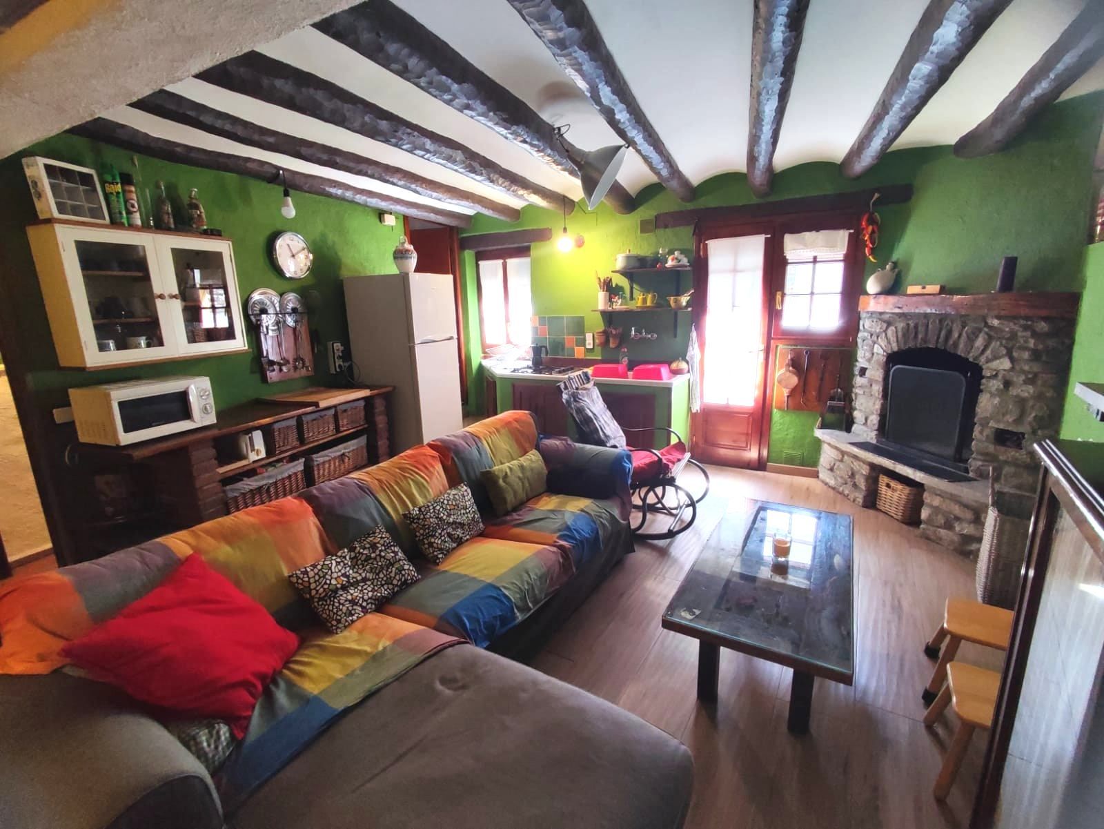 Sala d'estar de Finca rústica en venda en Lascuarre amb Moblat
