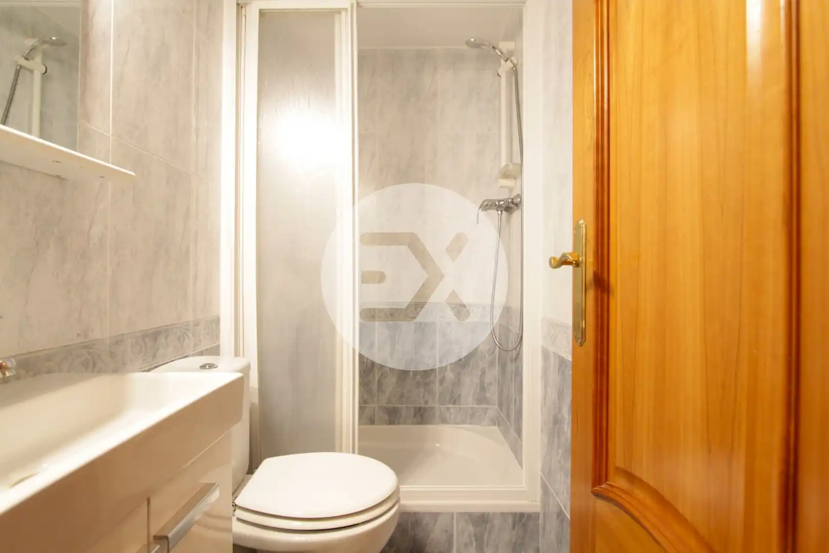 Badezimmer von Wohnung zum Verkauf in Castelldefels mit Parkett, Ofen und Balkon