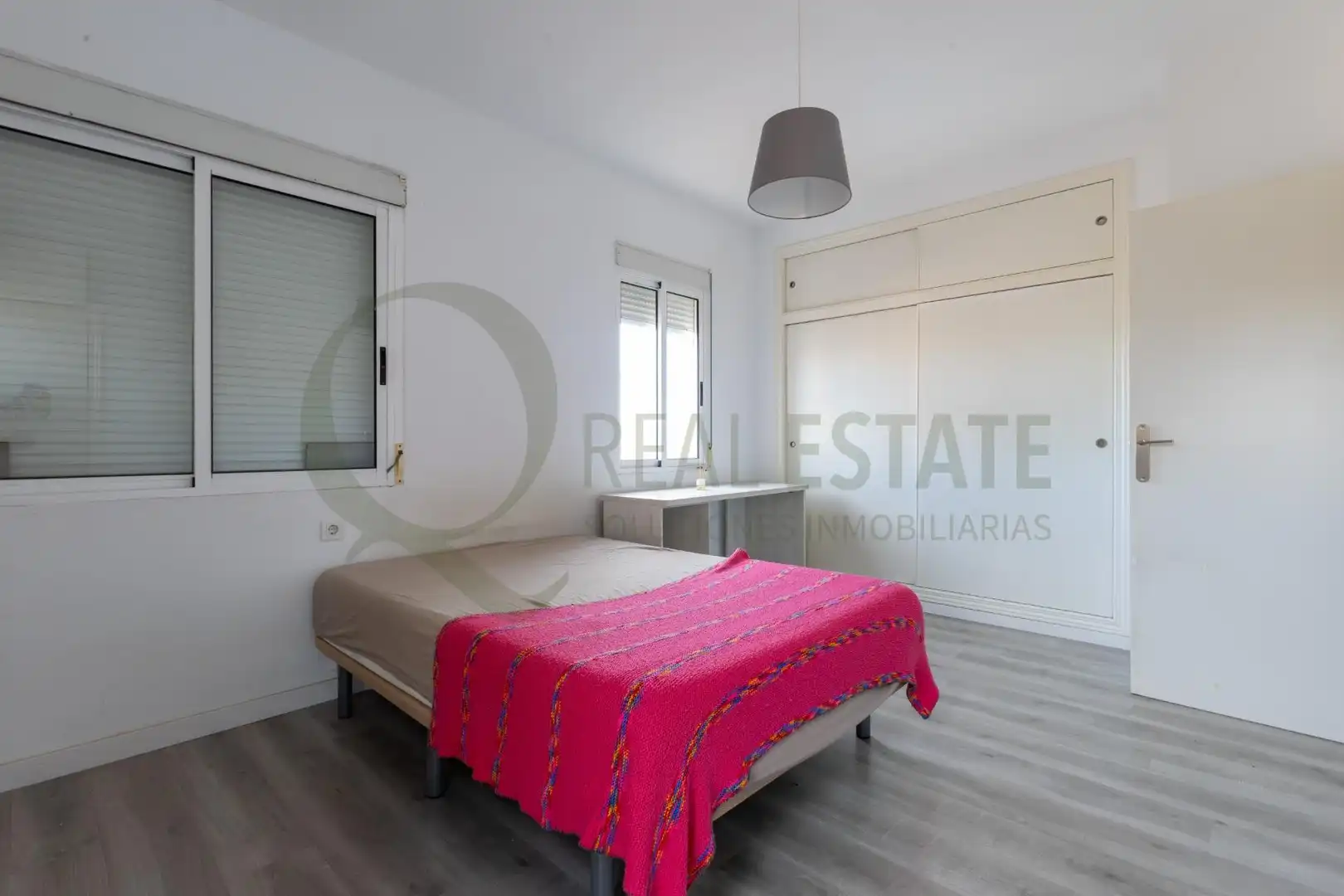 Habitación de Casa o chalet en venta en Alicante / Alacant con Jardín privado, Terraza y Trastero