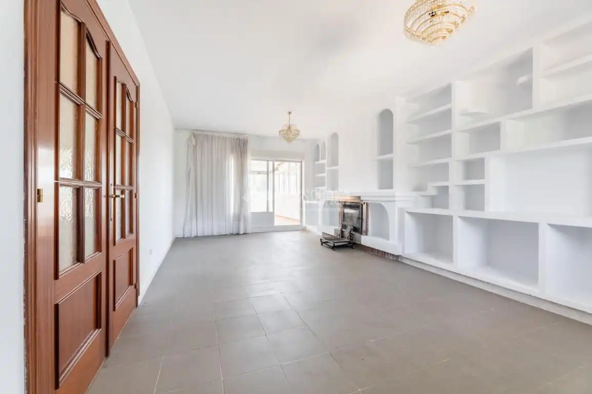 Sala d'estar de Casa o xalet en venda en Hoyo de Manzanares amb Calefacció i Jardí privat