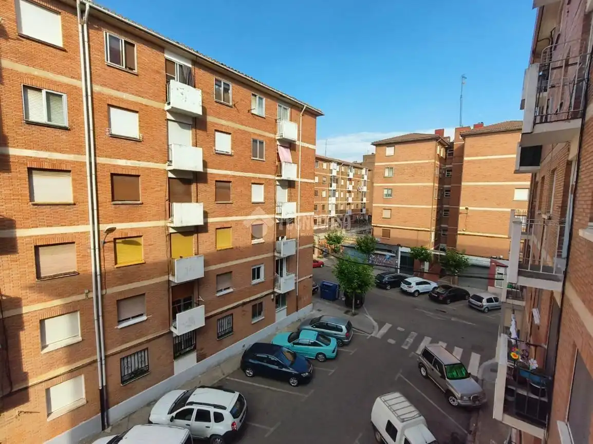 Außenansicht von Wohnung zum Verkauf in Palencia mit Heizung, Abstellraum und Balkon