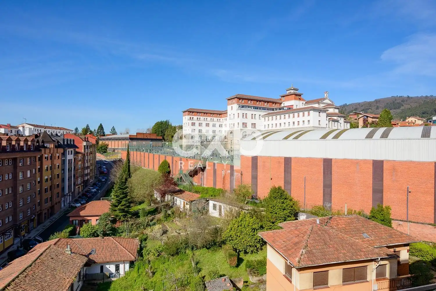 Vista exterior de Piso en venta en Oviedo  con Calefacción, Parquet y Amueblado