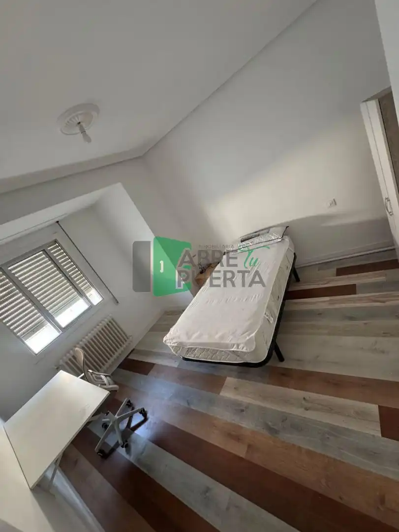 Habitación de Piso de alquiler en Ourense Capital  con Calefacción y Amueblado