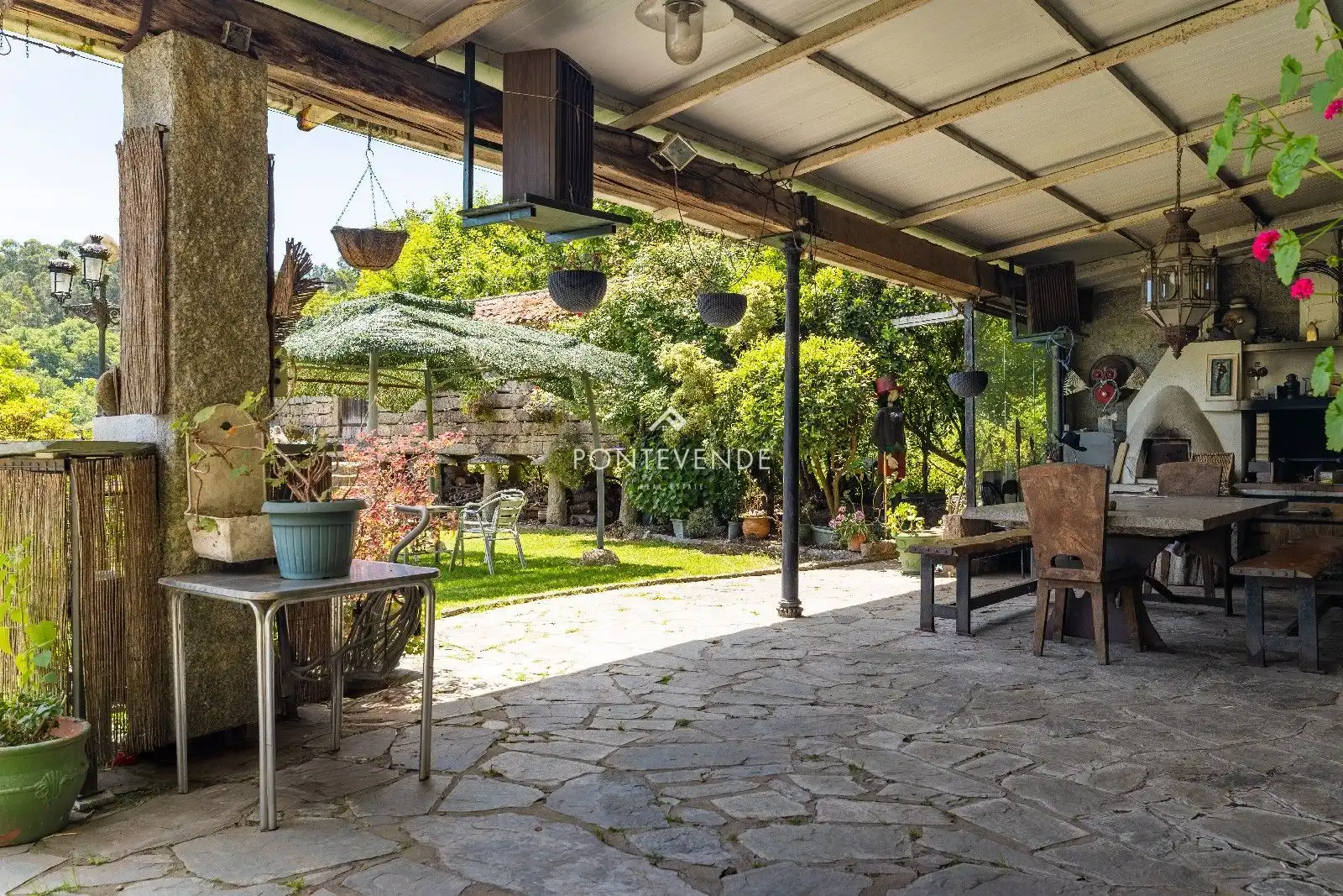 Terrassa de Casa o xalet en venda en Pontevedra Capital  amb Terrassa, Traster i Piscina