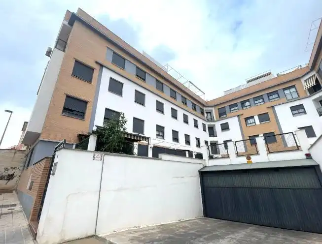 Vista exterior de Piso en venta en Linares