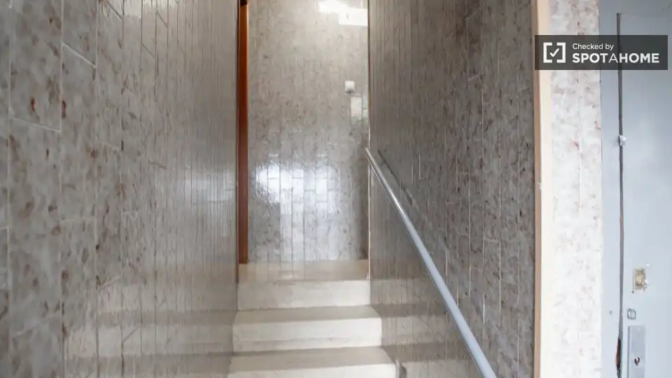 Flat for rent in Madrid  with Air Conditioner, Heating and Furnished