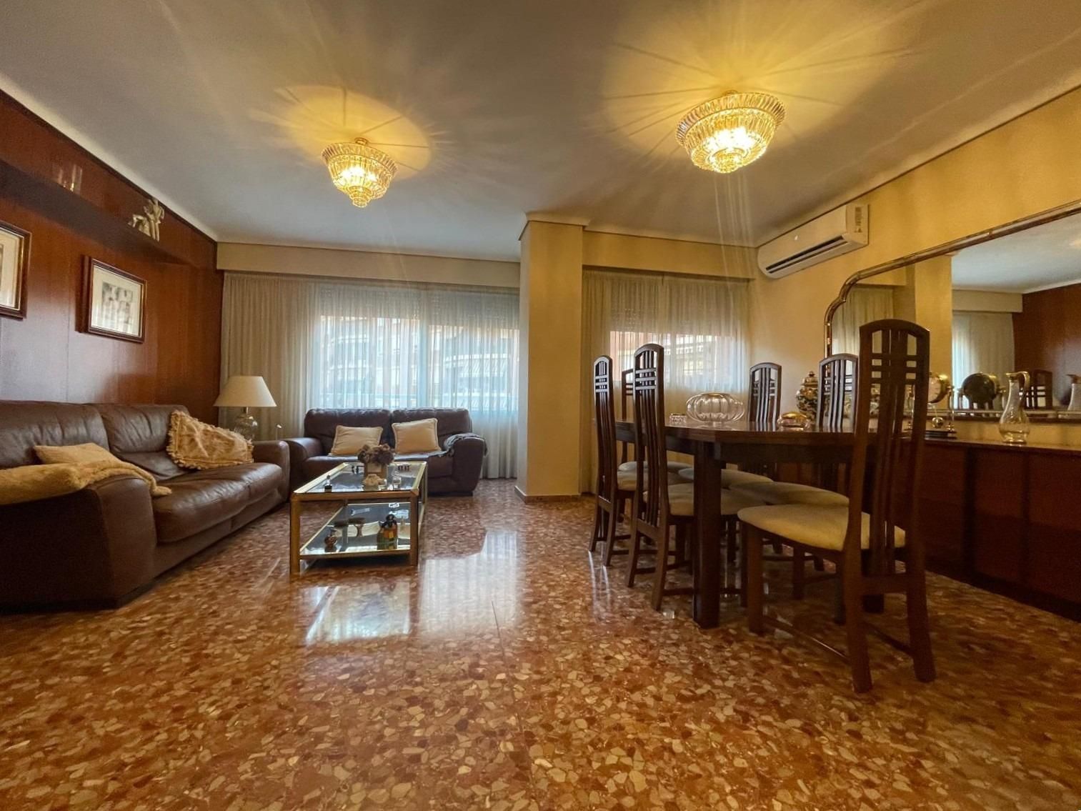 Sala de estar de Piso en venta en Castellón de la Plana / Castelló de la Plana con Aire acondicionado, Calefacción y Trastero
