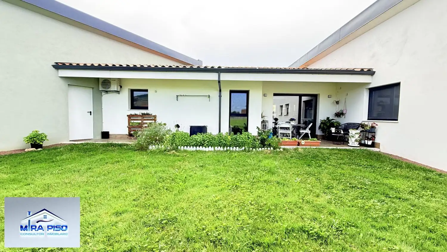 Vista exterior de Casa o chalet en venta en Las Rozas de Valdearroyo  con Calefacción, Terraza y Trastero