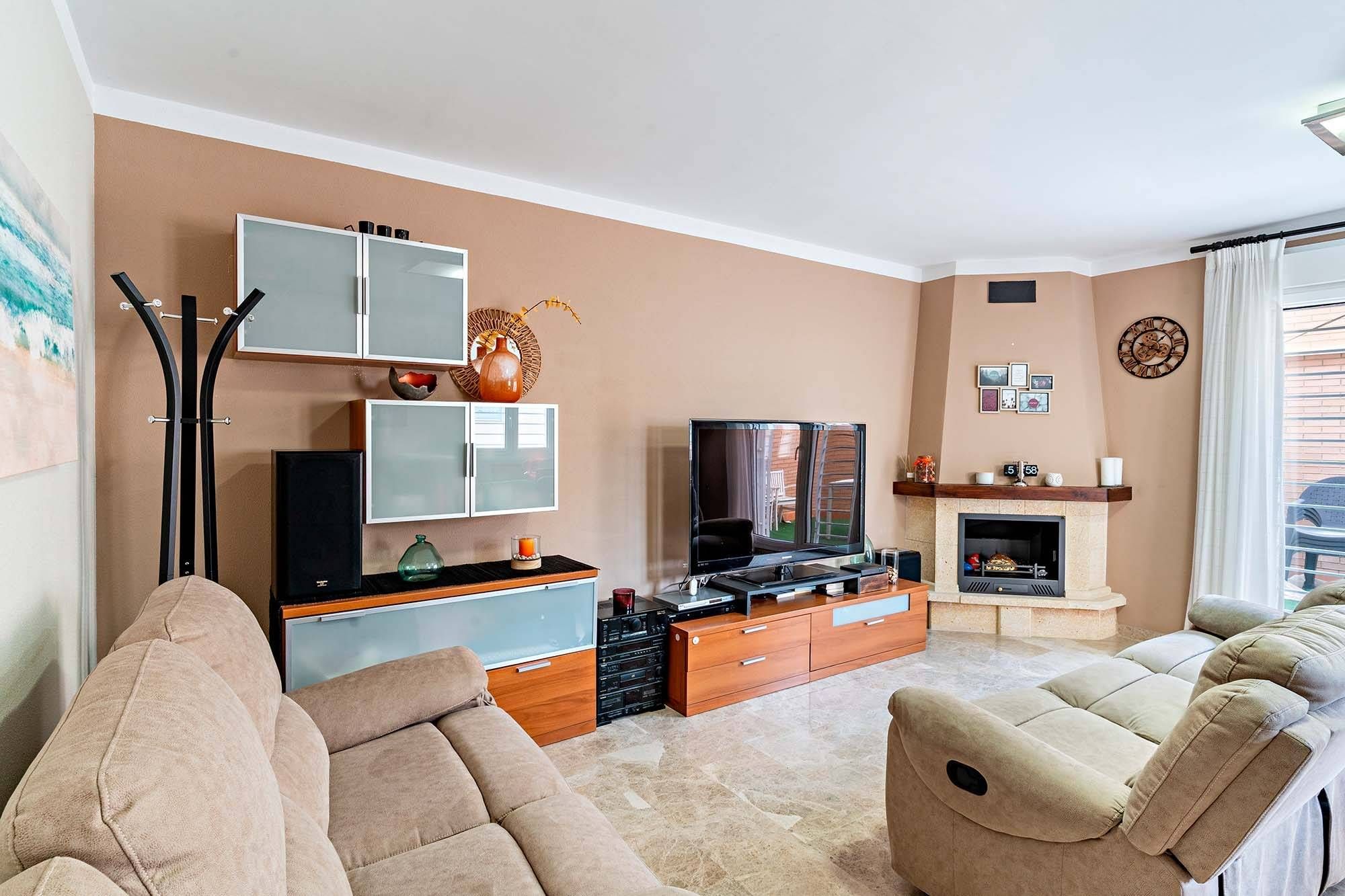 Sala d'estar de Casa adosada en venda en  Almería Capital amb Calefacció