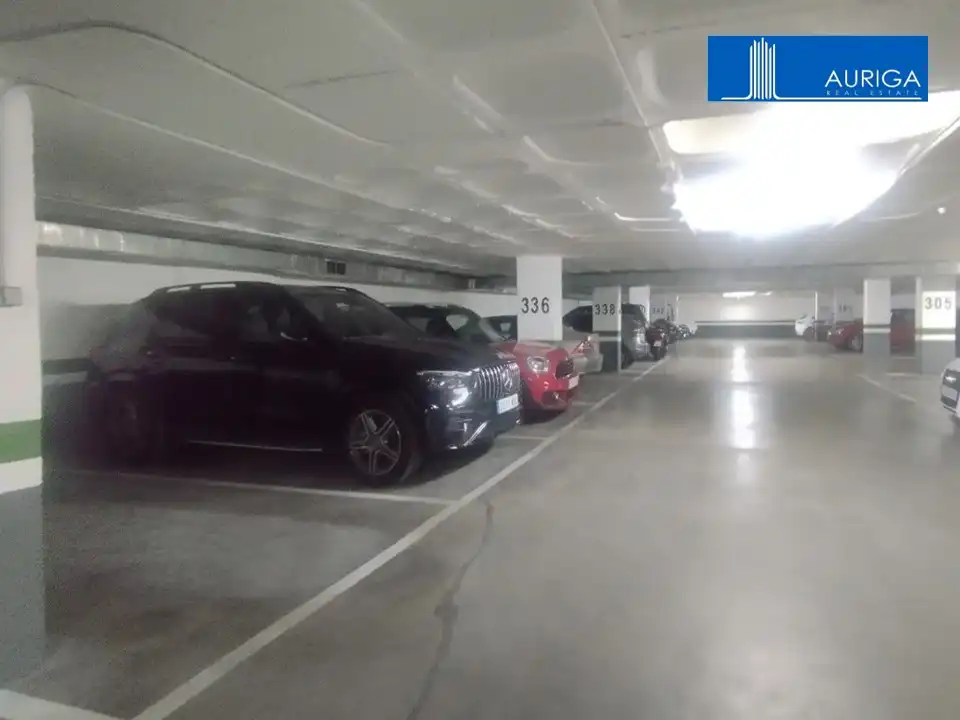 Parkplatz von Garage zur Miete in Madrid