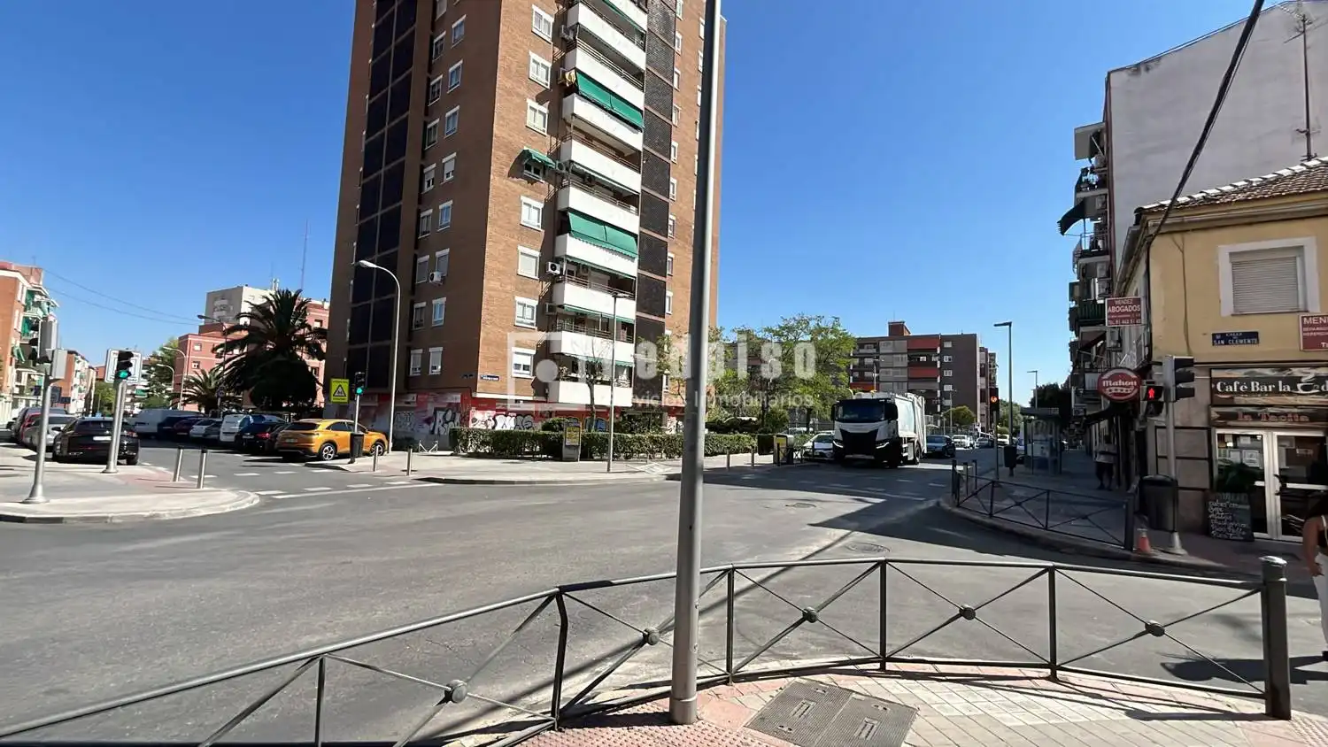 Vista exterior de Local en venda en Madrid