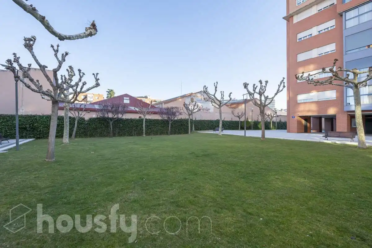 Vista exterior de Pis de lloguer en Madrid amb Calefacció, Parquet i Traster