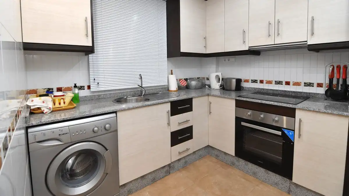Cuina de Casa o xalet en venda en Daya Vieja amb Aire condicionat, Jardí privat i Terrassa