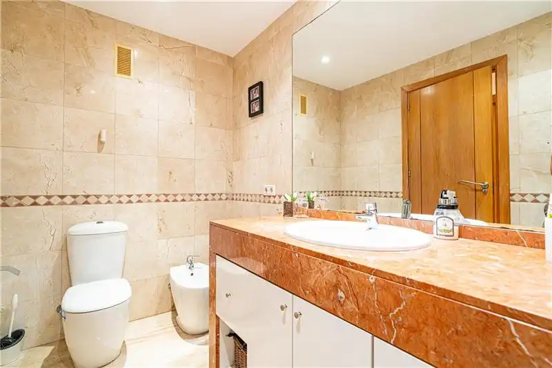 Baño de Piso en venta en  Palma de Mallorca con Aire acondicionado, Terraza y Piscina comunitaria