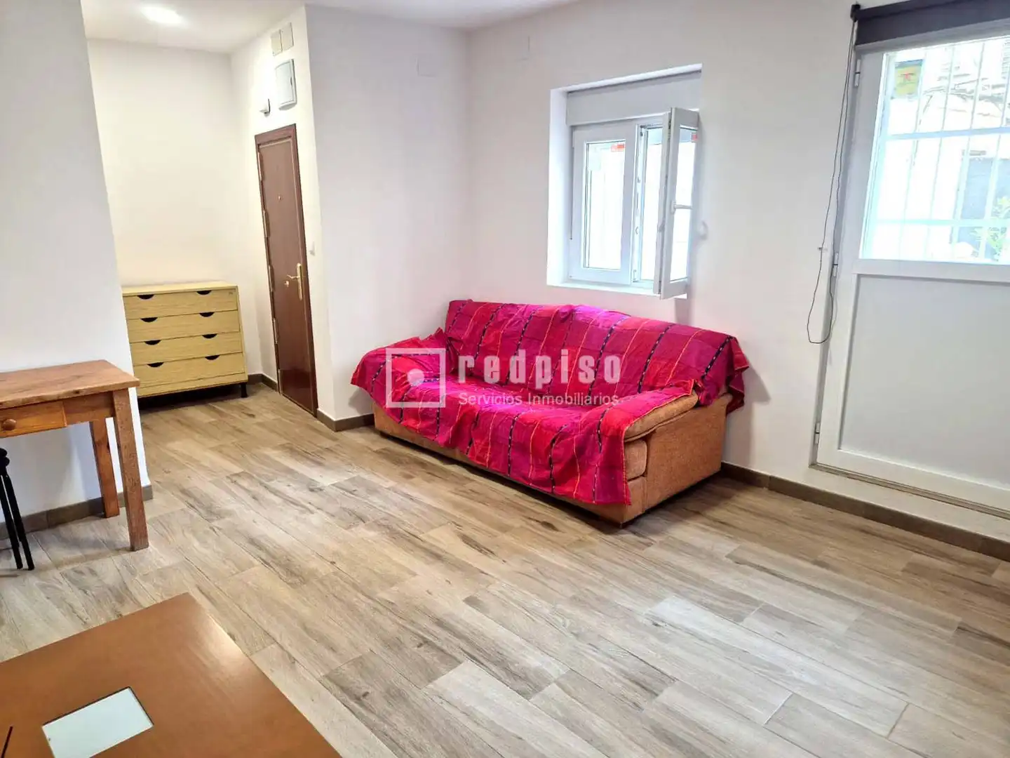 Sala d'estar de Local en venda en Madrid amb Terrassa