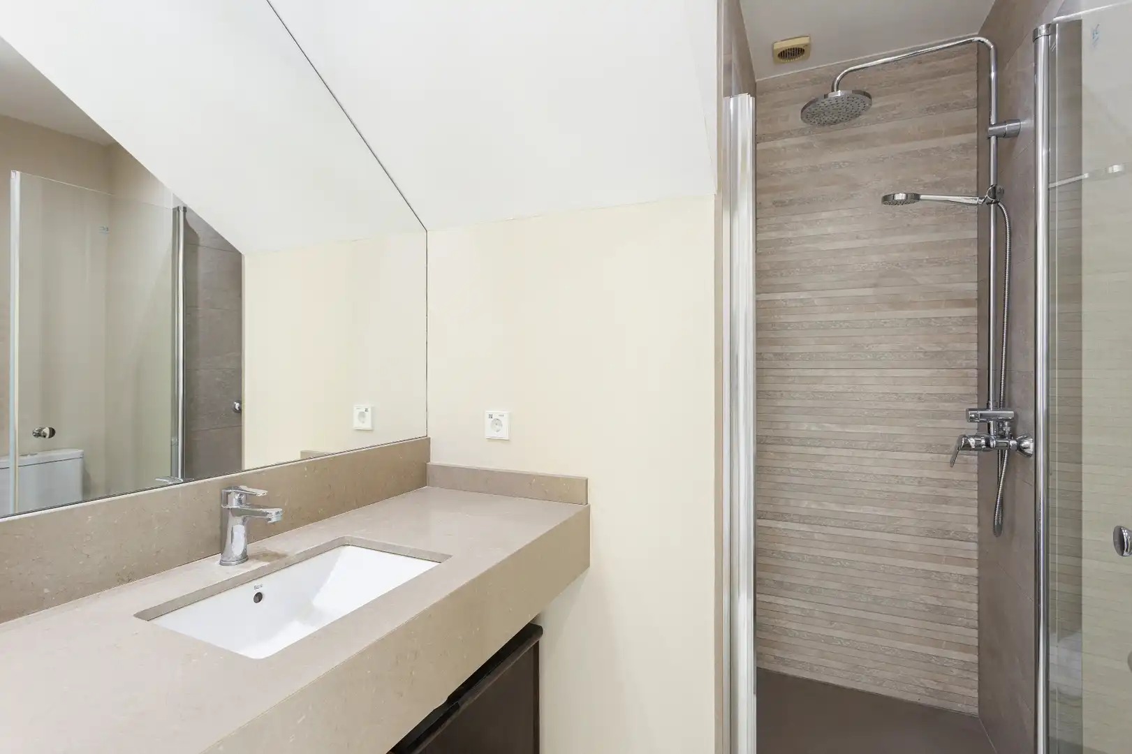 Baño de Casa o chalet en venta en Llers con Aire acondicionado, Calefacción y Jardín privado