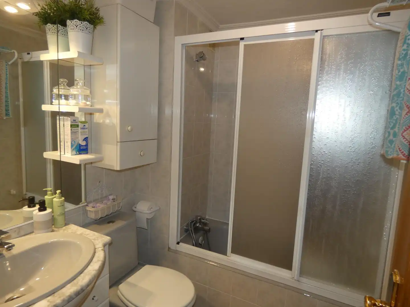 Badezimmer von Wohnung zum Verkauf in Utebo mit Heizung