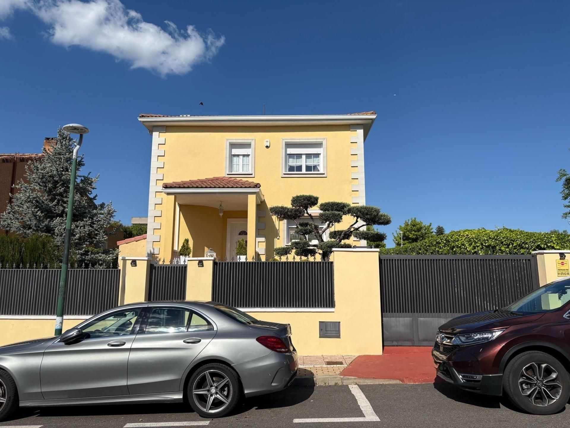 Exterior view of House or chalet for sale in Villalbilla  with Air Conditioner, Heating and Private garden