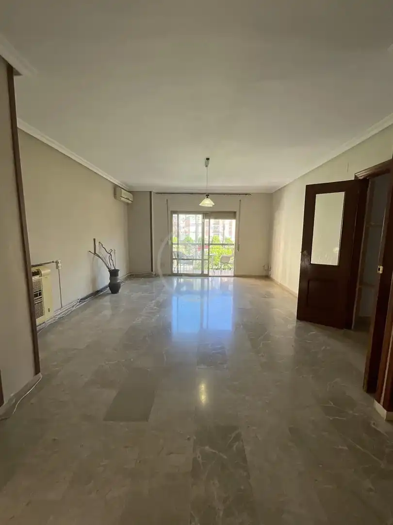 Sala d'estar de Pis en venda en Linares amb Aire condicionat i Terrassa