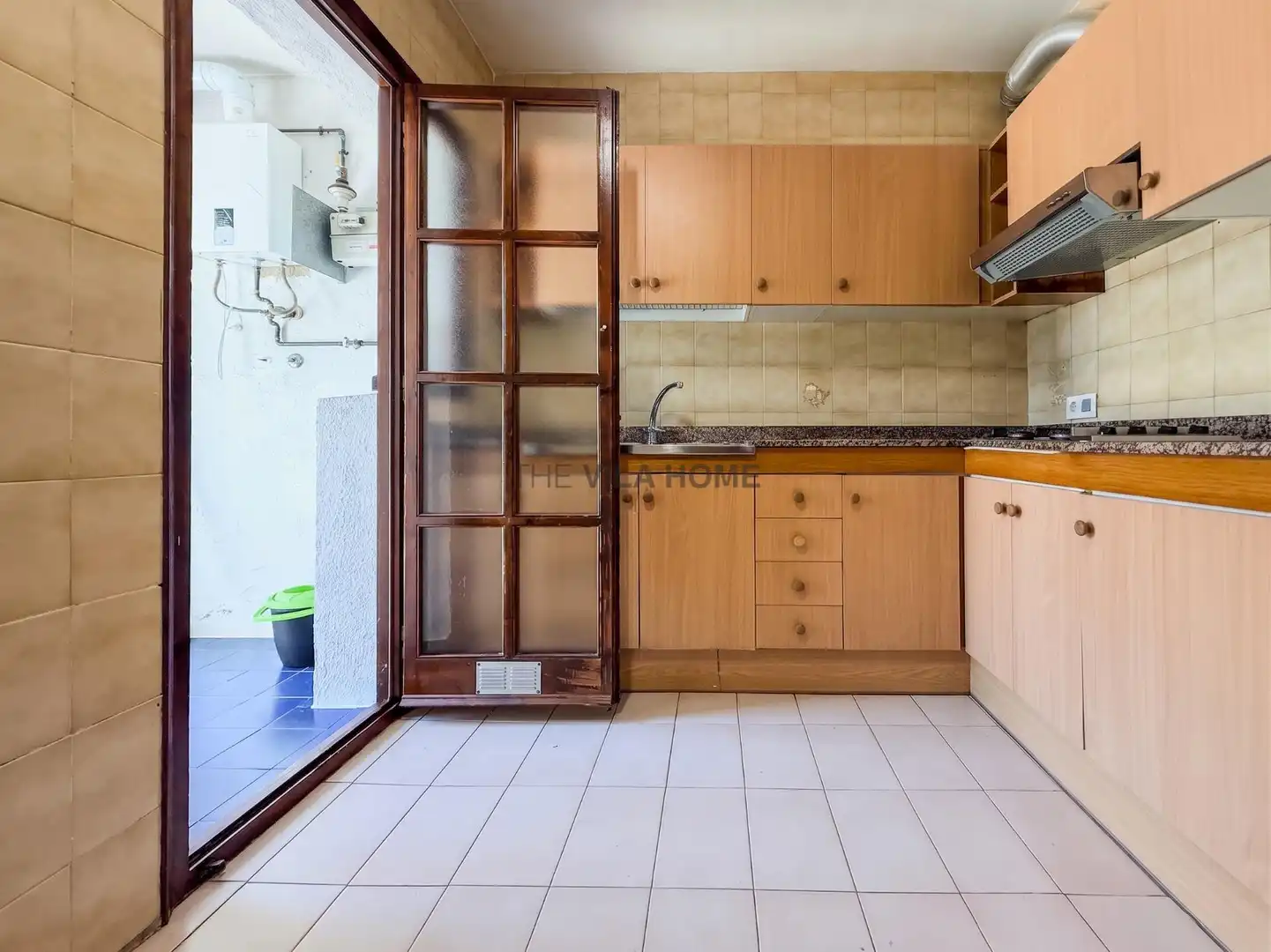 Cuina de Casa adosada en venda en Cubelles amb Jardí privat, Terrassa i Traster