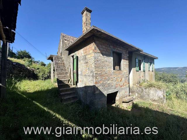 Casa-chalet en Venta en Calle Fabenlle en Mos