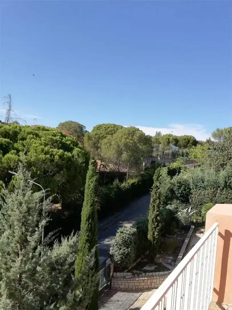 Vista exterior de Pis en venda en Villa del Prado amb Aire condicionat, Jardí privat i Traster