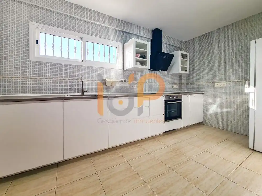 Cocina de Casa o chalet en venta en Águilas con Aire acondicionado, Jardín privado y Trastero