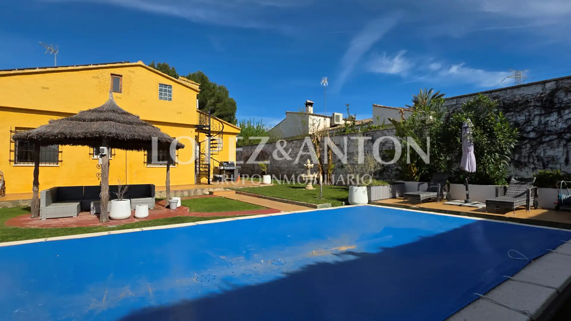 Exterior view of Houses for sale in L'Eliana  with Air Conditioner, Heating and Private garden
