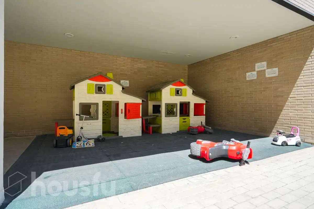 Vista exterior de Ático en venta en Madrid con Terraza, Trastero y Piscina comunitaria