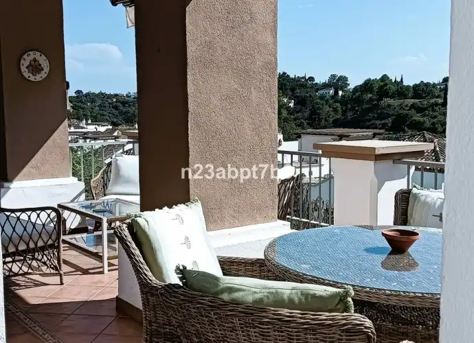 Terrassa de Apartament en venda en Benahavís amb Terrassa, Moblat i Piscina comunitària