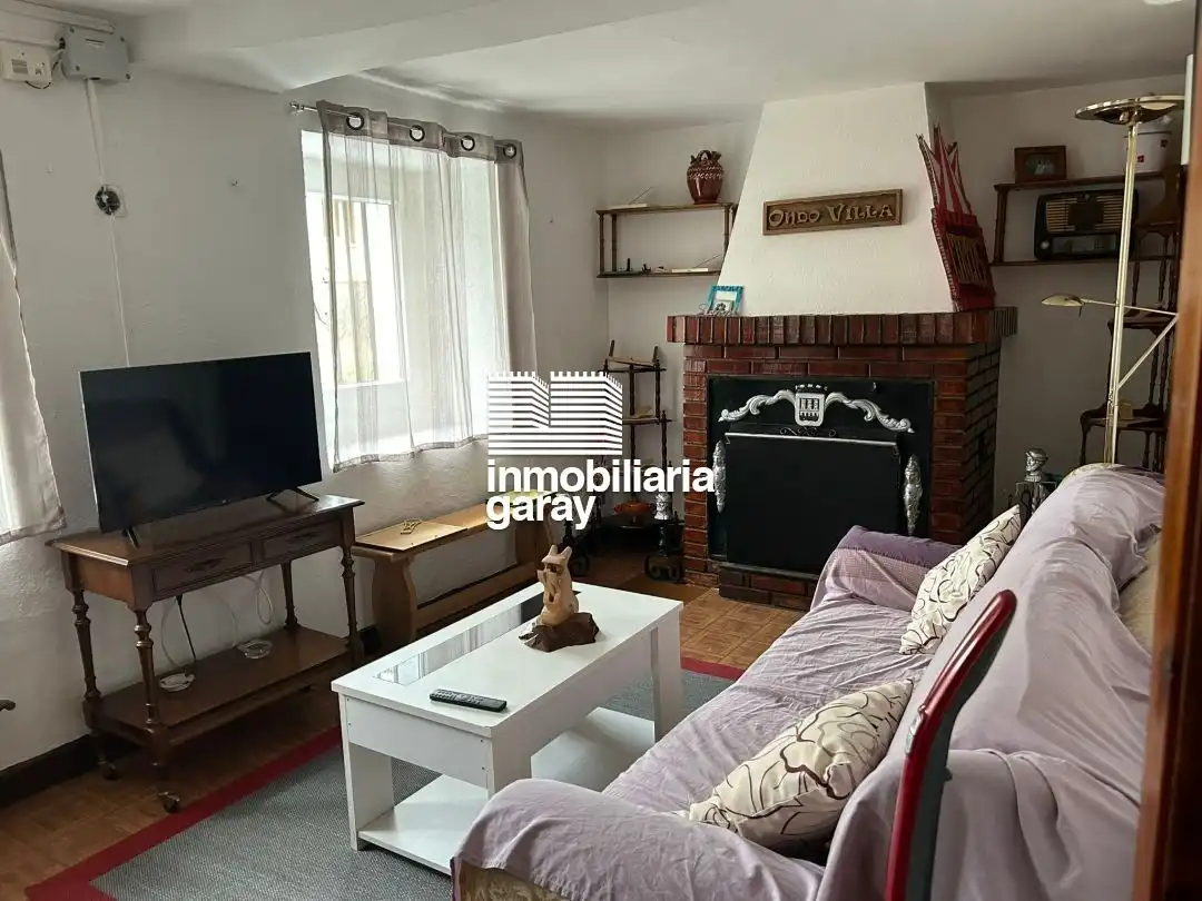 Sala d'estar de Casa adosada en venda en Merindad de Valdivielso amb Calefacció i Moblat