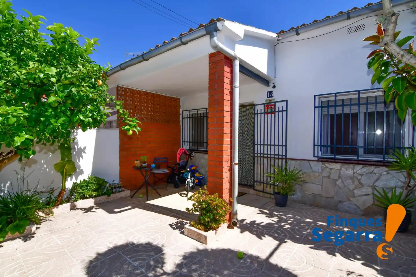 Vista exterior de Casa o chalet en venta en Albinyana con Terraza
