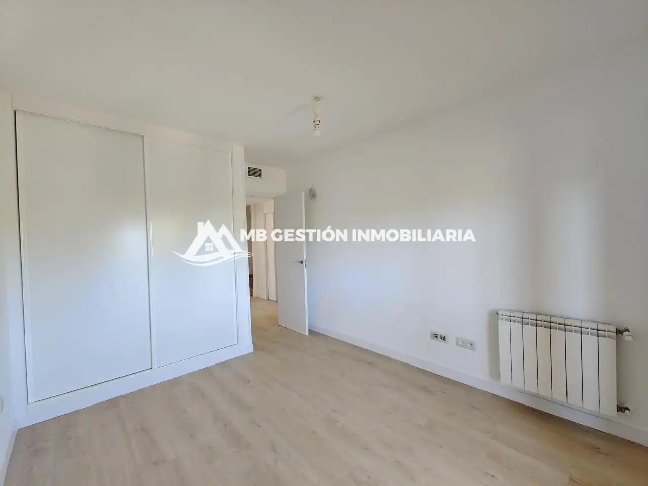 Habitación de Casa adosada en venta en Fuenlabrada con Aire acondicionado, Calefacción y Jardín privado