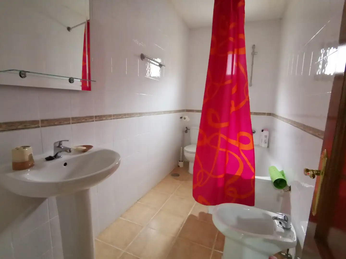 Baño de Apartamento en venta en Avilés con Calefacción, Parquet y Amueblado