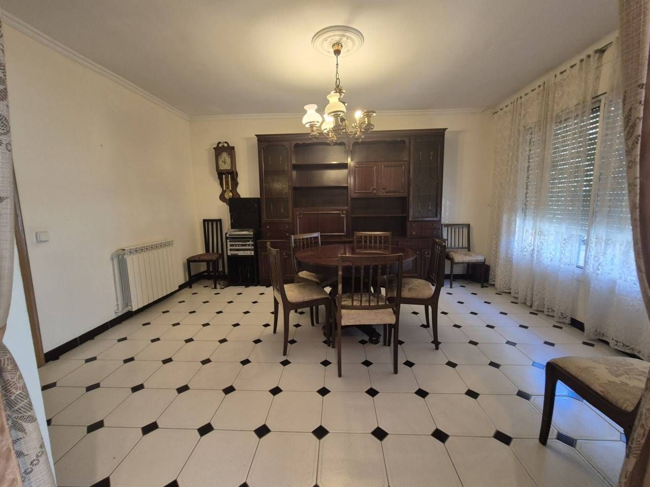 Comedor de Piso en venta en Girona Capital con Calefacción