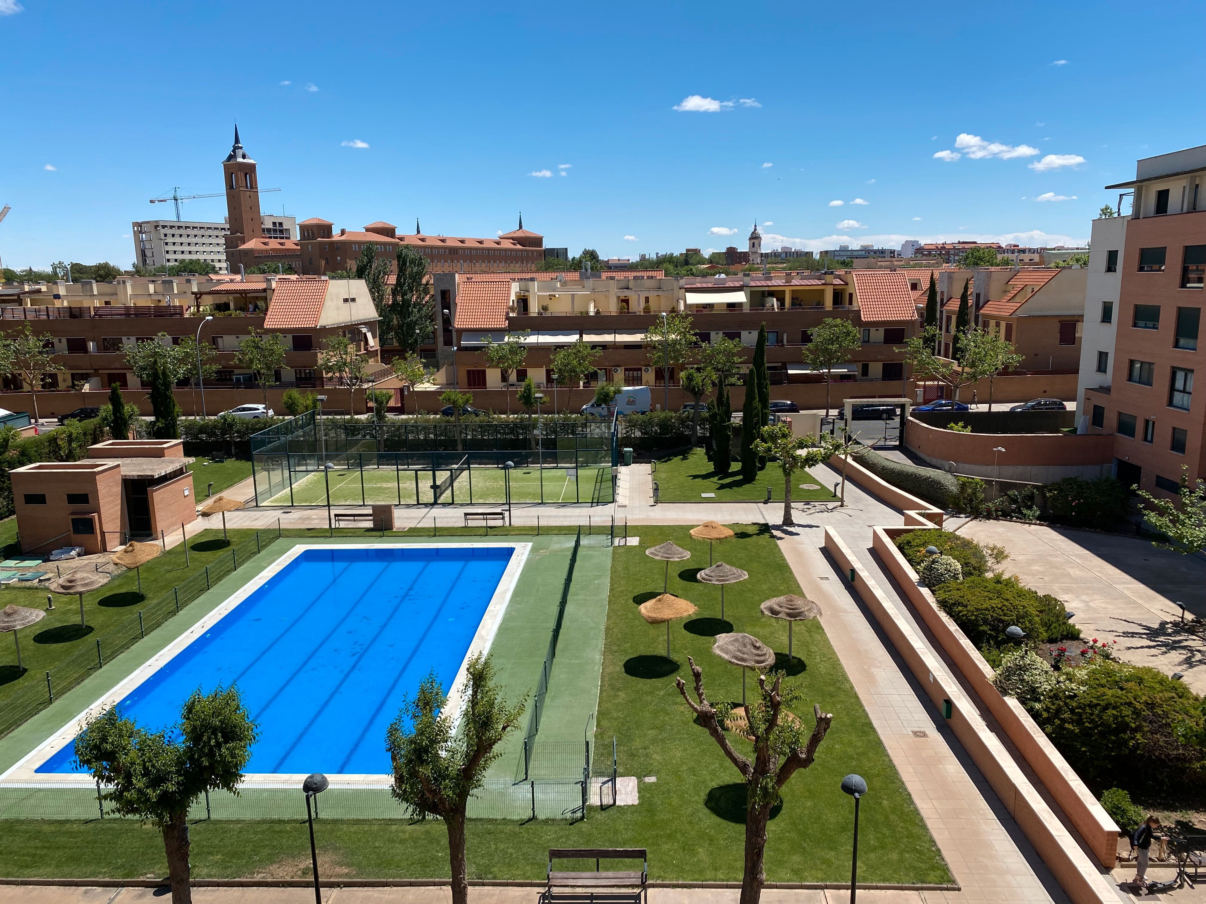 Swimming pool of Flat to rent in Ciudad Real Capital  with Air Conditioner, Heating and Parquet flooring