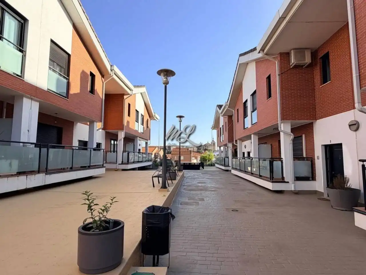 Vista exterior de Casa adosada en venta en Santa Cruz del Retamar con Aire acondicionado, Calefacción y Jardín privado