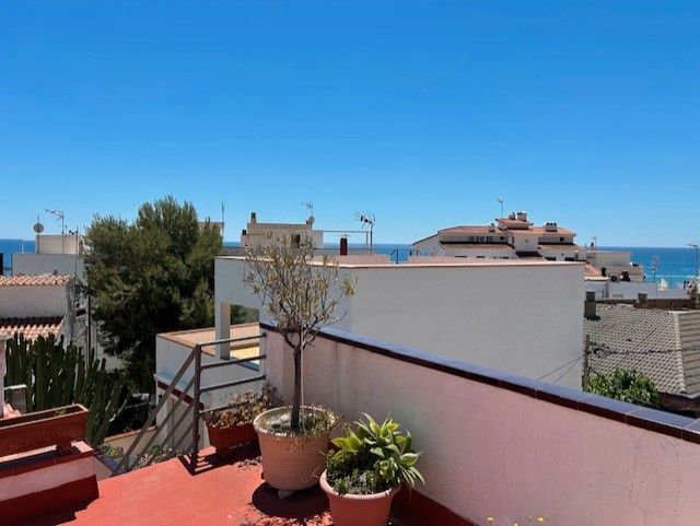 Vista exterior de Casa adosada en venta en Sitges con Aire acondicionado, Terraza y Balcón