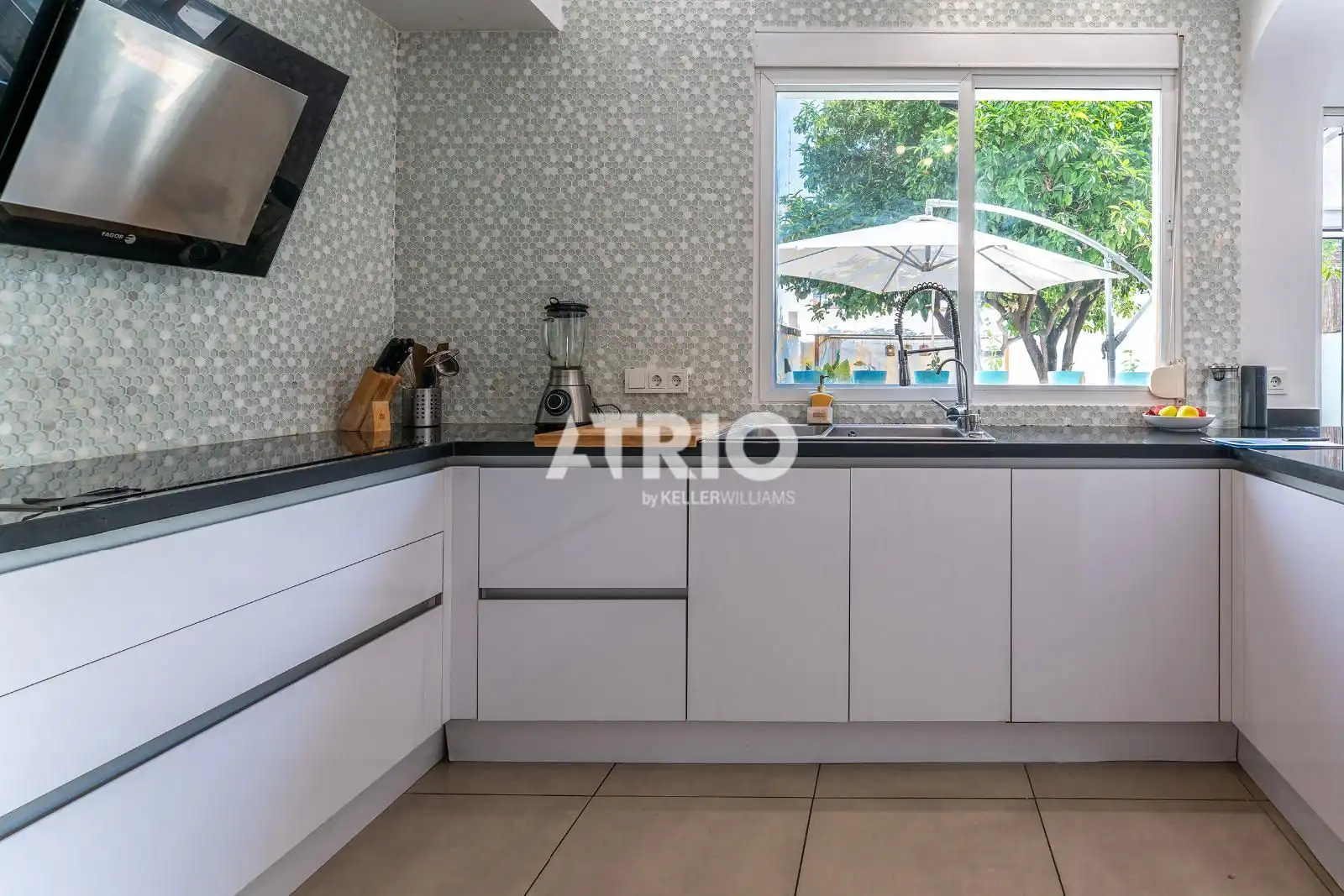 Küche von Haus oder Chalet zum Verkauf in  Palma de Mallorca mit Klimaanlage, Privatgarten und Terrasse