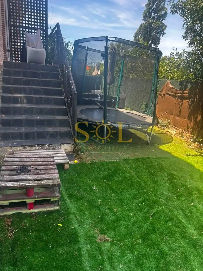 Casa o chalet en venta en Onzonilla con Calefacción, Jardín privado y Terraza