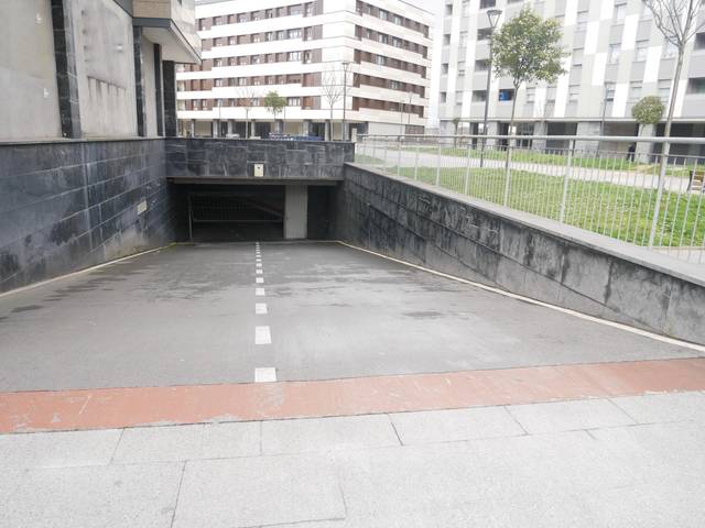 Garaje en Venta en Pozokoetxe