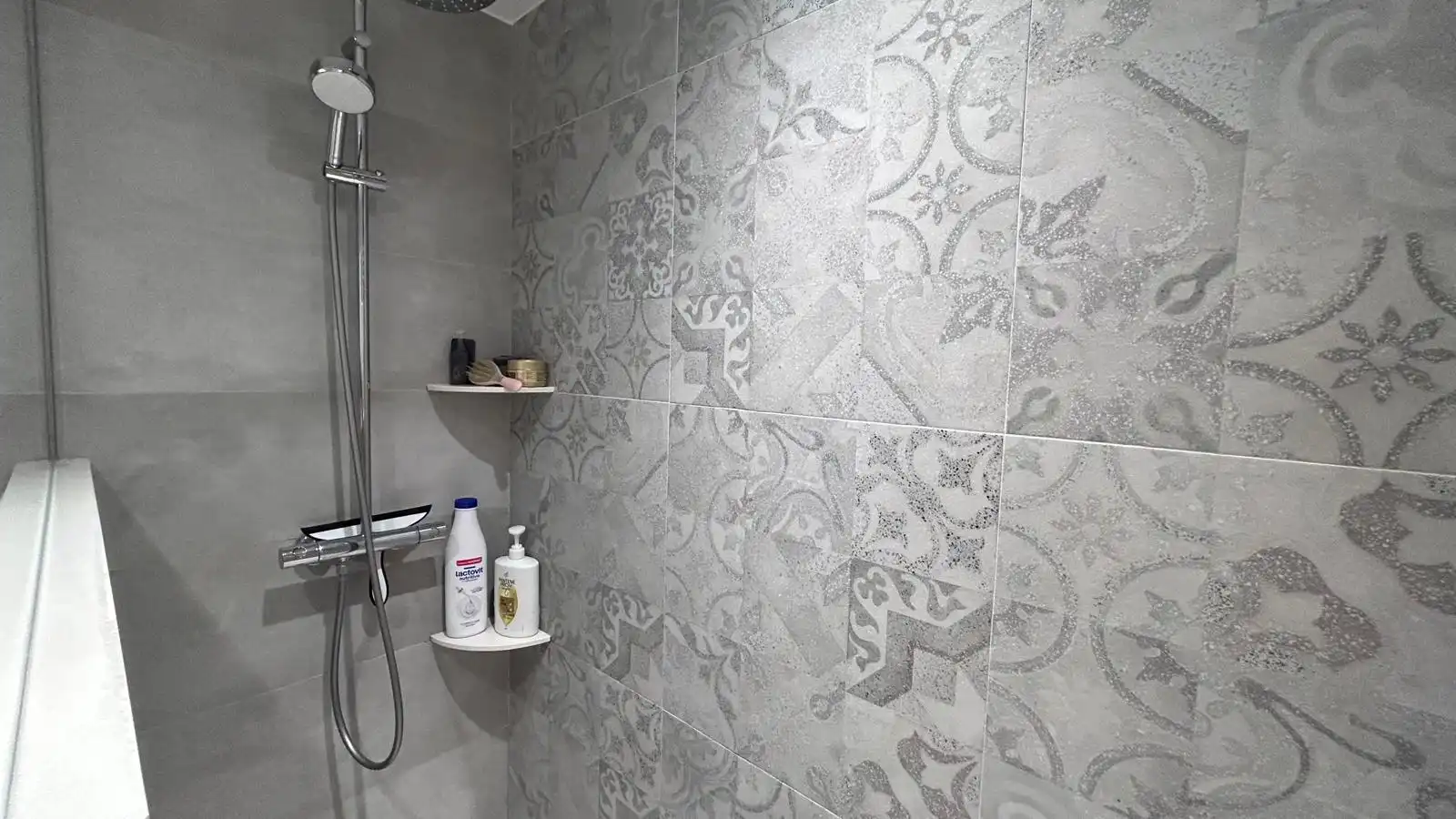 Baño de Planta baja en venta en Sant Boi de Llobregat con Trastero y Piscina