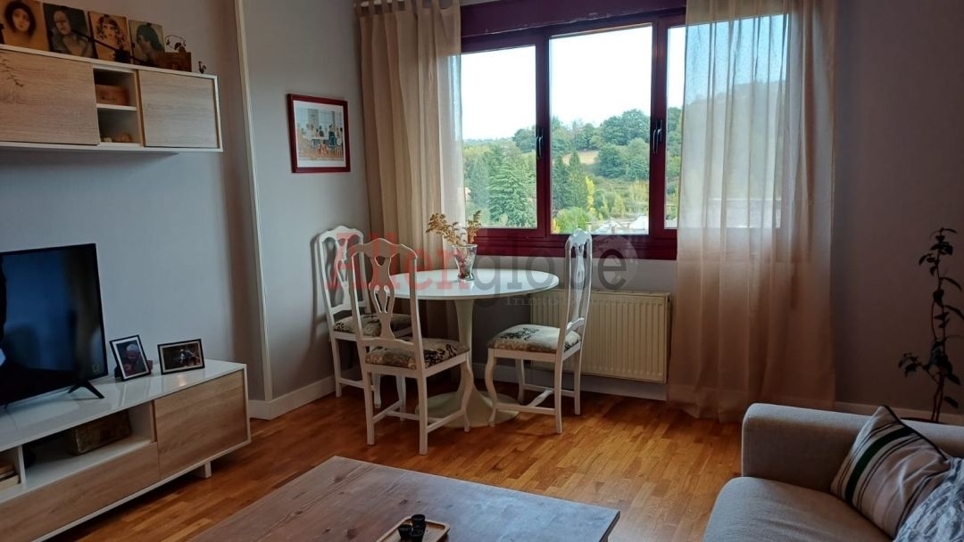 Living room of Flat for sale in Oviedo   with Heating, Private garden and Swimming Pool