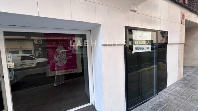Local comercial en Alquiler en Avenida de la Estación en Ensanche - Diputación