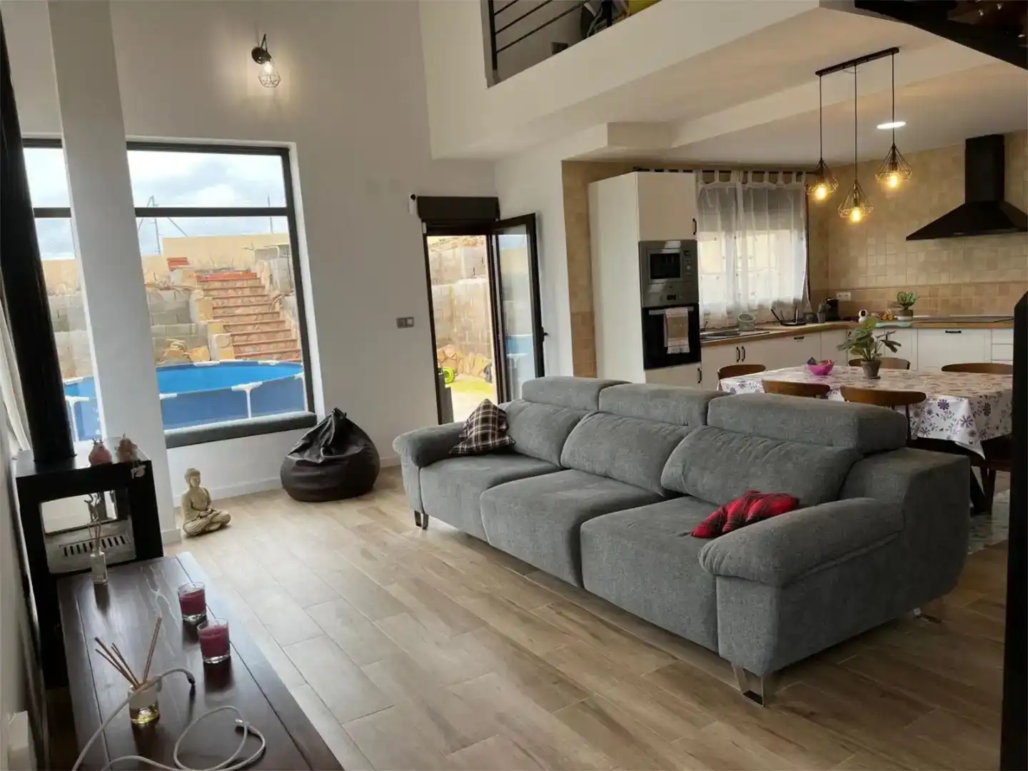 Sala d'estar de Casa o xalet en venda en Siete Aguas amb Balcó