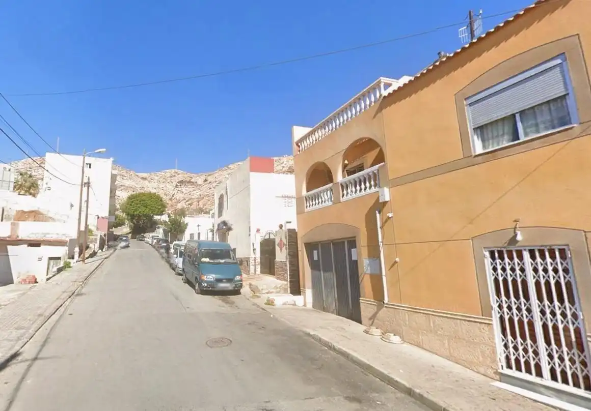 Vista exterior de Piso en venta en Almería con Jardín privado
