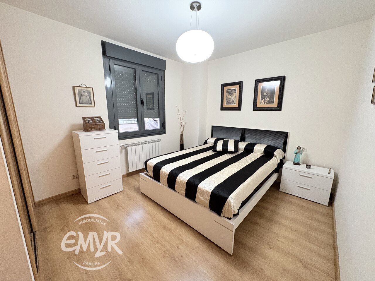 Dormitori de Àtic en venda en Zamora Capital  amb Calefacció, Parquet i Terrassa