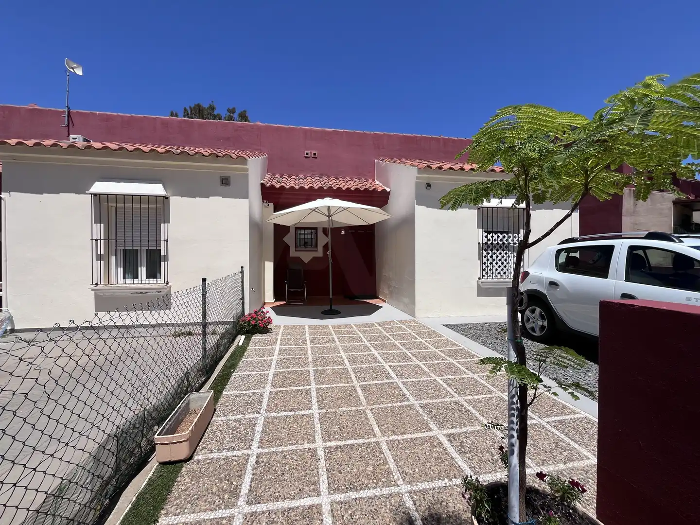 Vista exterior de Casa adosada en venta en Ayamonte con Calefacción, Terraza y Piscina