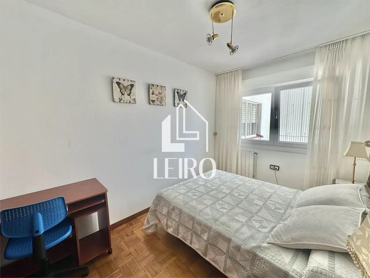 Schlafzimmer von Dachboden zum Verkauf in Vilagarcía de Arousa mit Heizung, Parkett und Terrasse