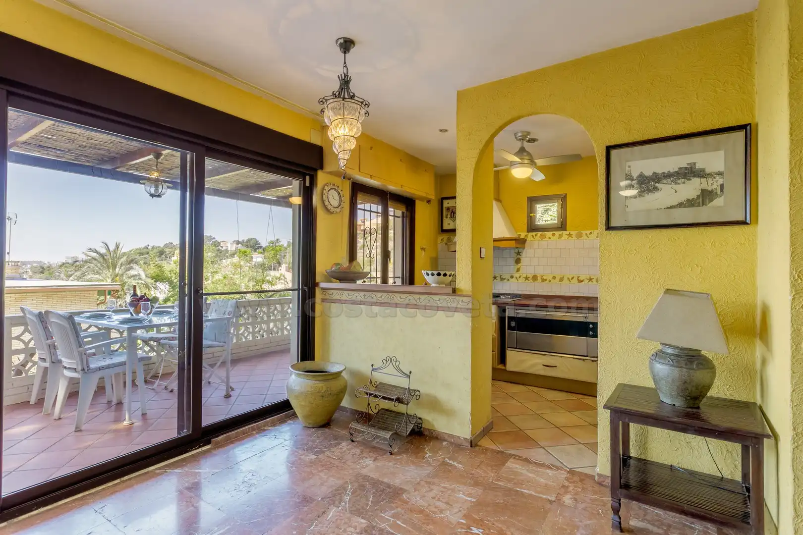 Cuina de Casa o xalet en venda en El Campello amb Aire condicionat, Jardí privat i Terrassa